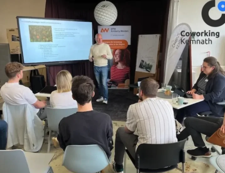 Vortrag mit Präsentation auf dem Bildschirm