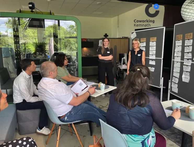 Workshop mit Moderationswänden